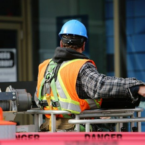 How to Keep Warm on Construction Site